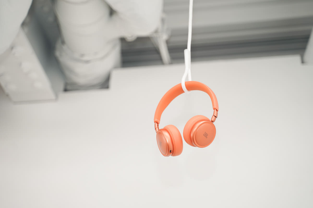 日本発売は未定だが、説明会の会場には、海外で展開するカラーバリエーションも展示されていた