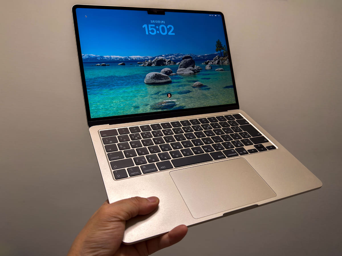 MacBook Air(M5)。色は「スターライト」