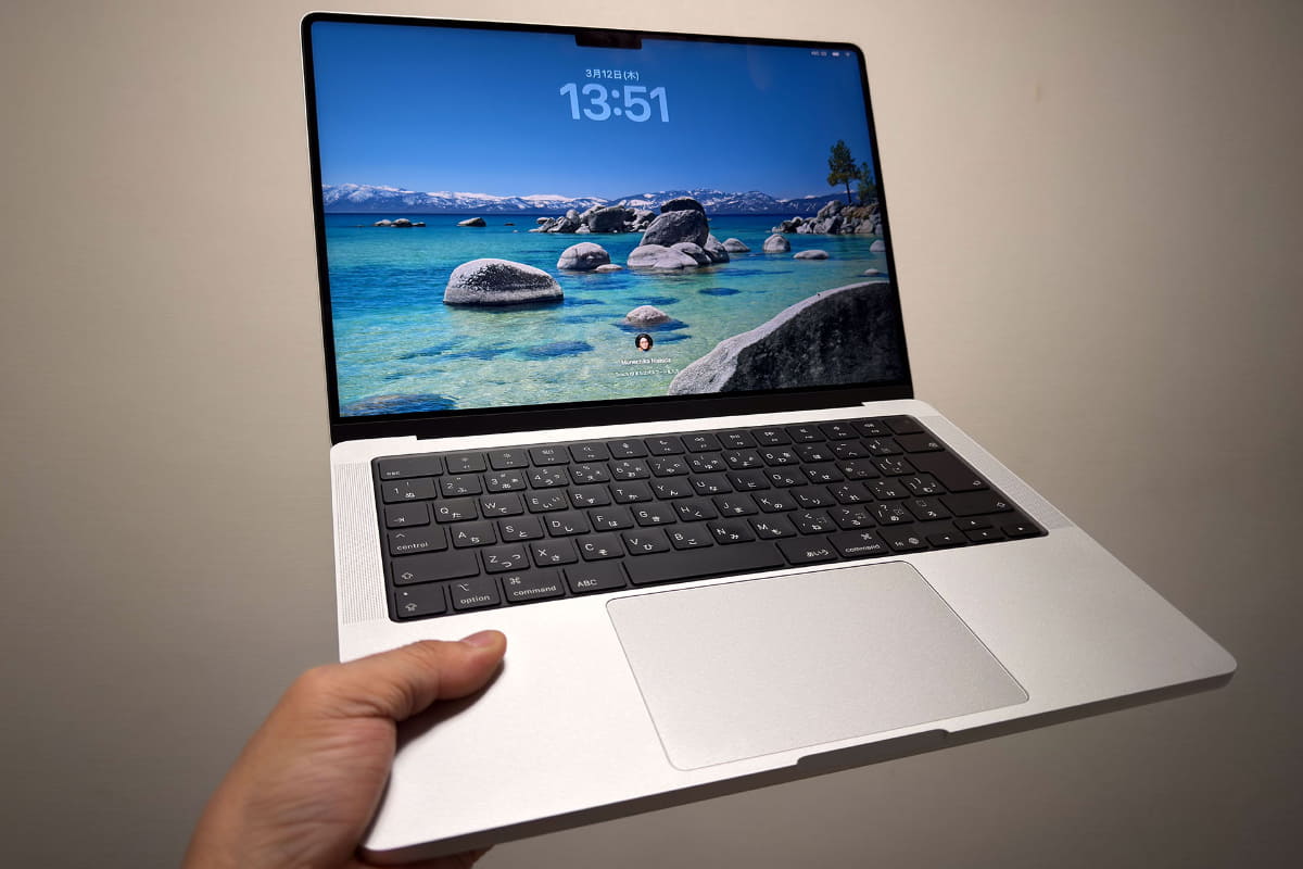 MacBook Pro(M5 Max)。色は「シルバー」