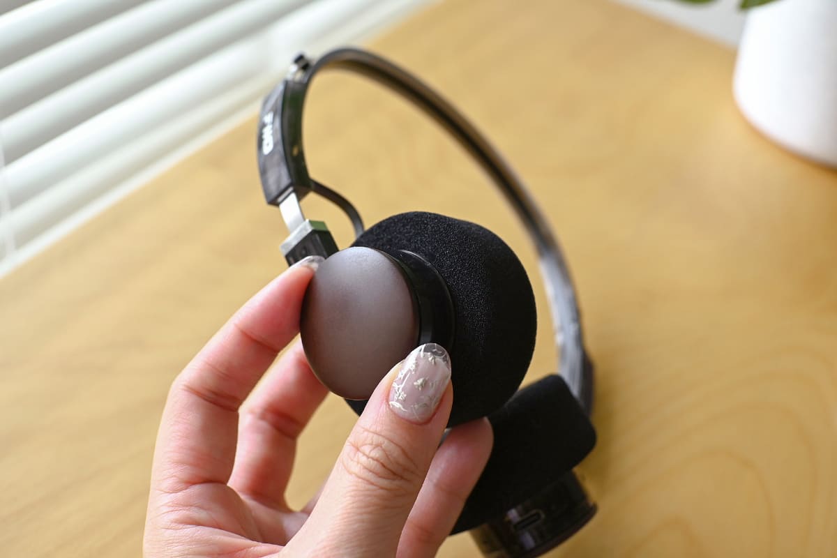 今回は「回る」が鍵？ハウジングがカチカチっと回転して、音量などが操作できます