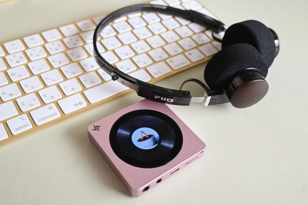 DISCの回転表示はレコード風にも。スマホと違うちょっと新しい音楽体験ができますよ