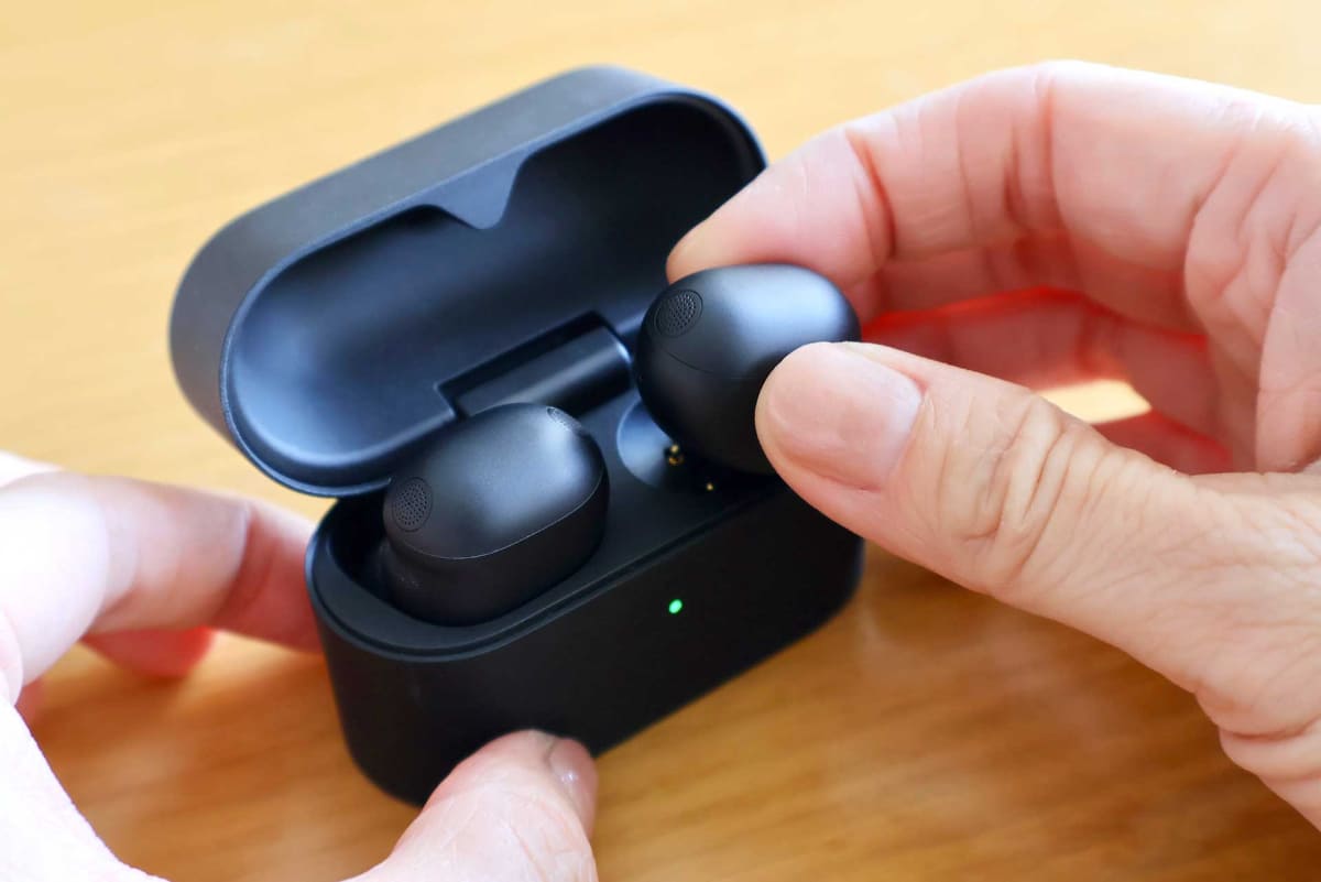 充電ケースから取り出しやすくてシンプルに使いやすい