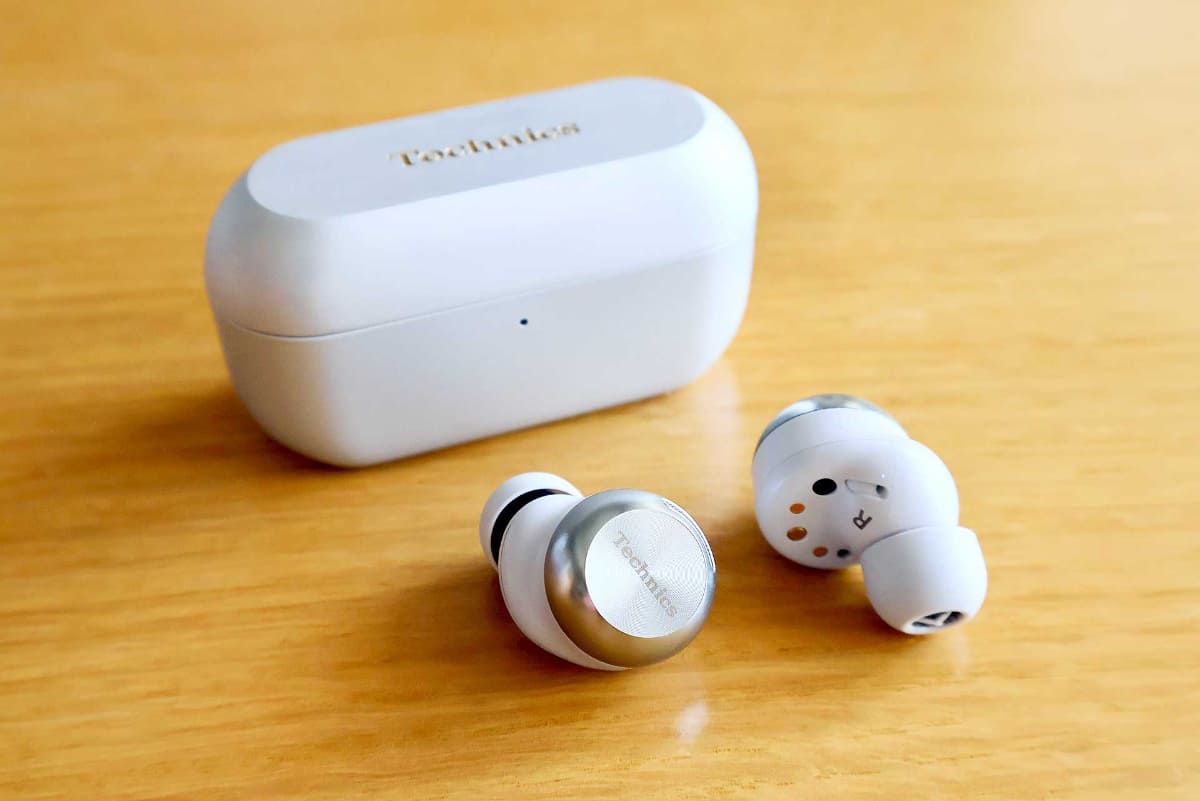 Technics「EAH-AZ100」。公式ストア価格は39,600円で、今回聴き比べた3機種の中で唯一、4万円をギリギリ切る