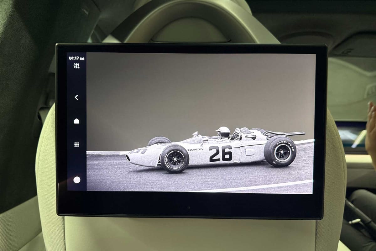 HRCコラボのテーマを選択すると、RA272が登場する