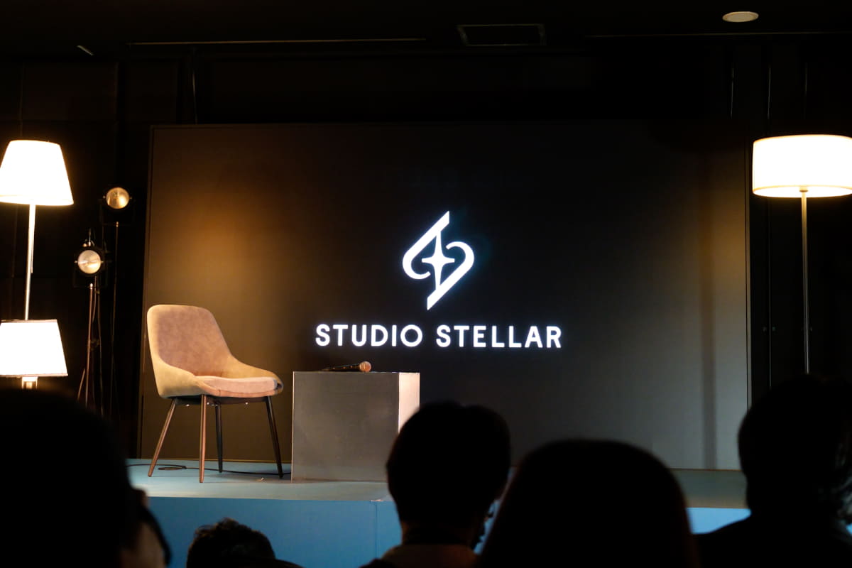 会場の様子<br><span class="fnt-70">(C)Studio STELLAR (C)COVER</span>