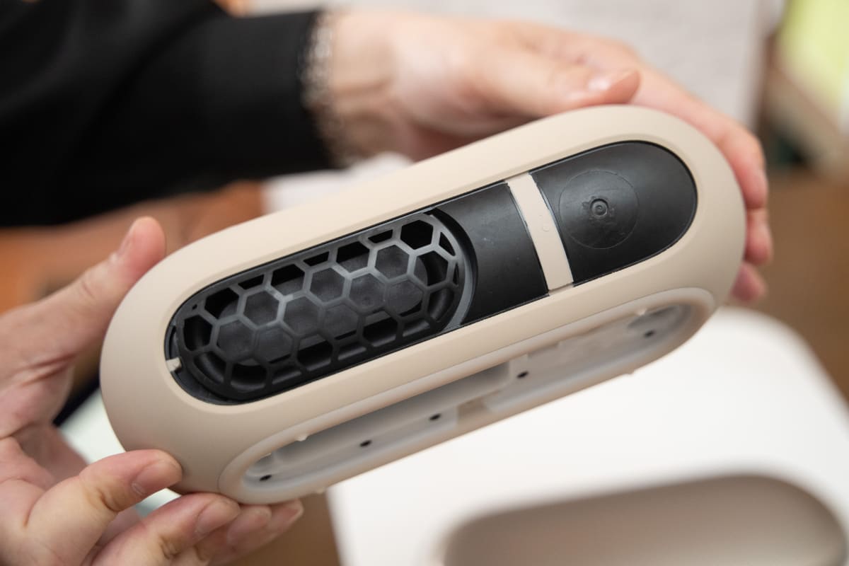 前面と背面にパッシブラジエーターを搭載し、低音を強化している