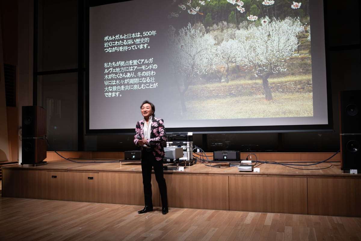 発表会にはテノール歌手の樋口達哉氏も登場。NAZARÉを使ったオーディオシステムでオーケストラを再生し、それをバックに圧巻の歌声を披露。NAZARÉの音楽性豊かなサウンドの魅力を伝えた