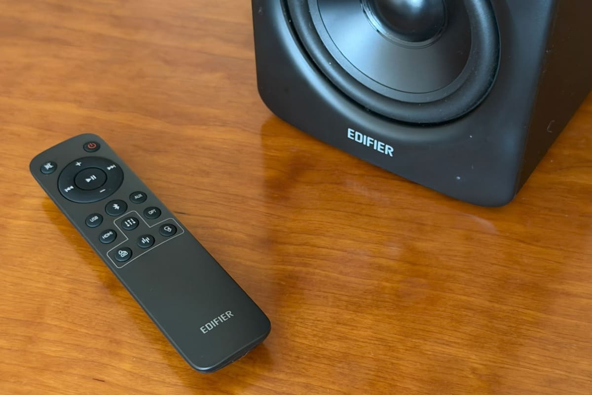 リモコンも付属する