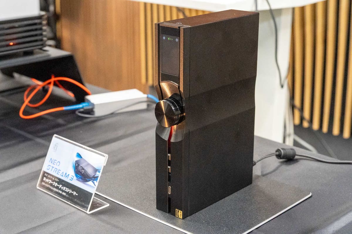 NEOシリーズは縦置きも可能。画像は「NEO Stream 3」