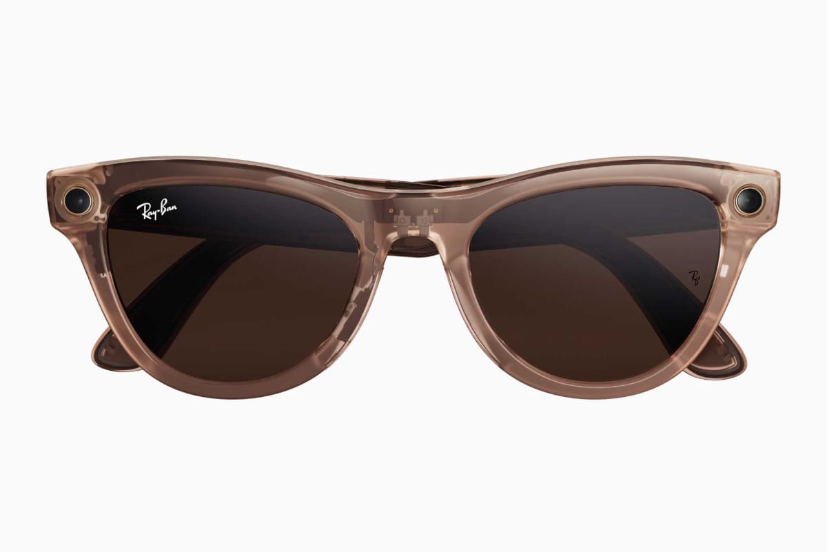 Ray-Ban Meta (Gen 2)の新色「Skyler in Shiny Transparent Peach with Transitions Brown Lenses」