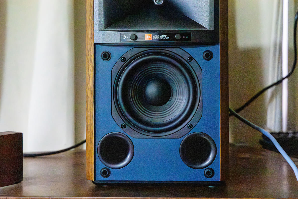 13.3cm口径ウーファーのJW130P-4。振動板素材にはピュアパルプが用いられている