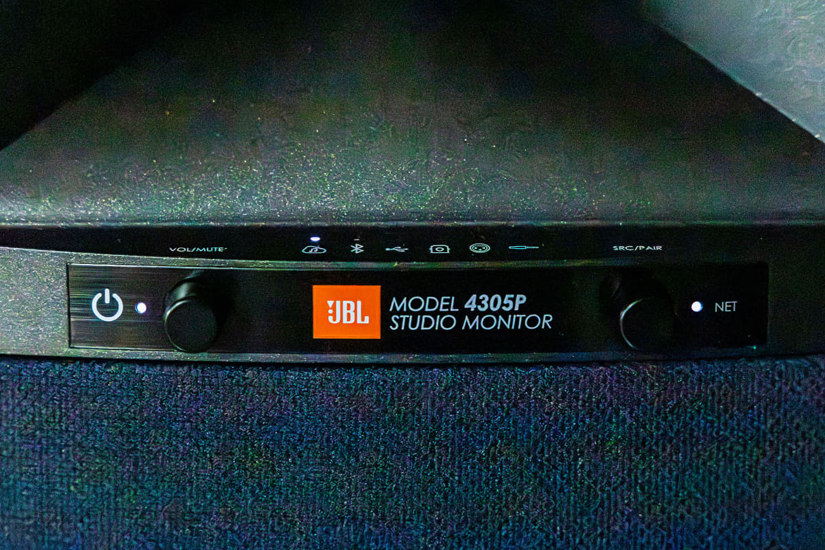 オレンジのJBLマークに偽りナシ！です