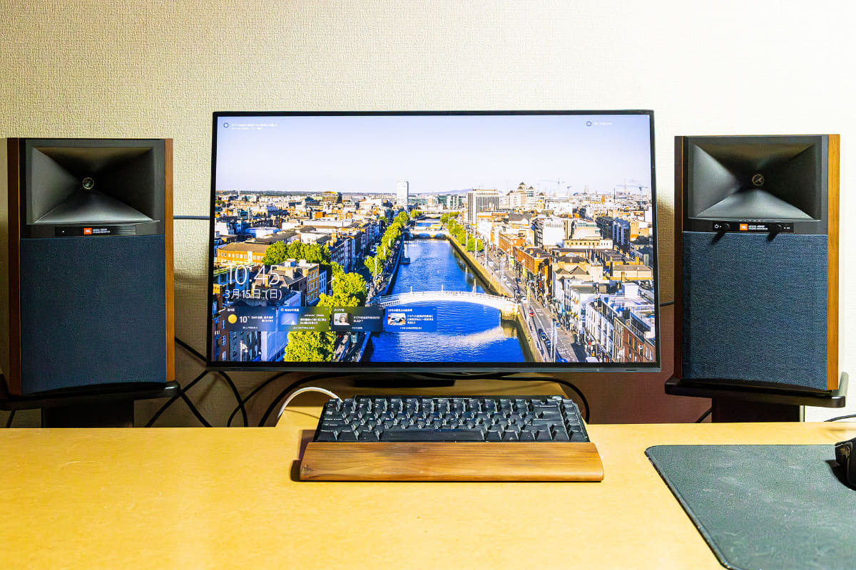 4305PをPCモニターの両脇にセットしてみました！