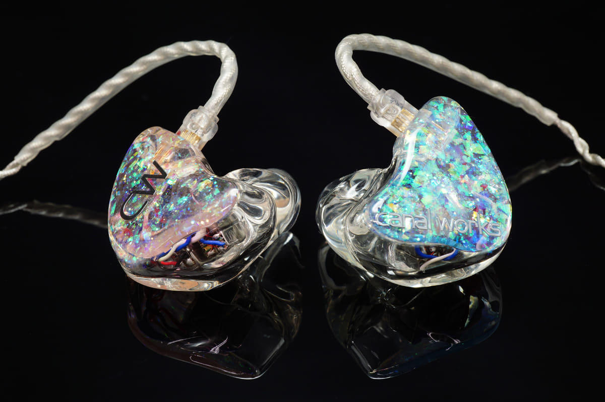 CW-L17QD2(フェイスプレートカラー：左アクアマリン、右サクラ、スペシャルフィニッシュ：フレークホログラム)