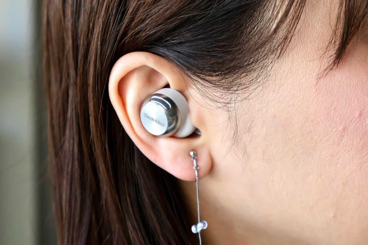 「EAH-AZ100」を装着したところ