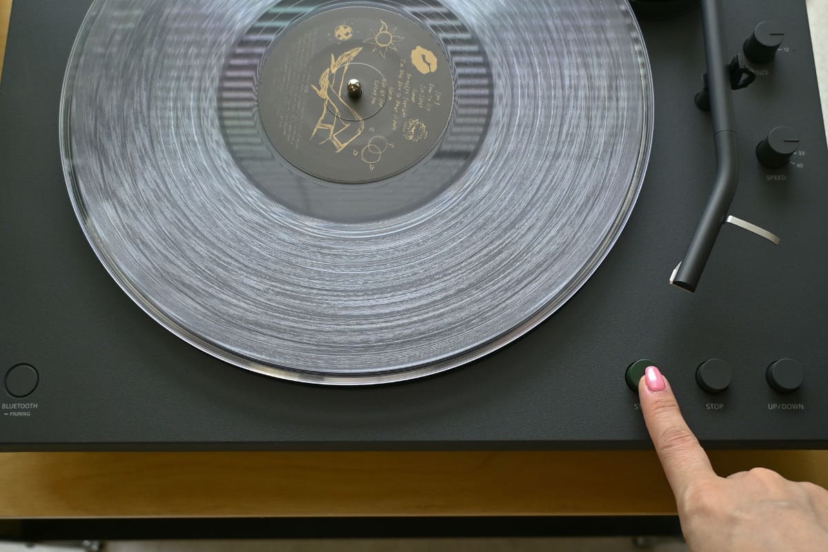 再生も停止も、ボタンを押すだけ。フルオートは初心者向き