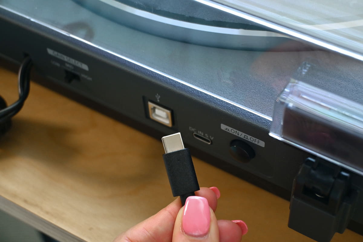 電源はUSB-C給電で現代仕様に。USB経由で録音もできちゃいます