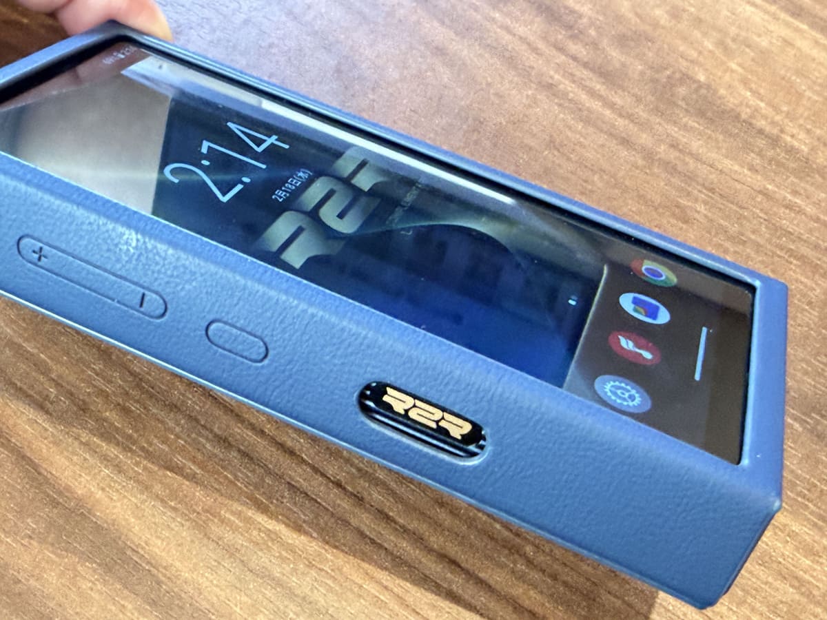 側面にR2Rのロゴが見える