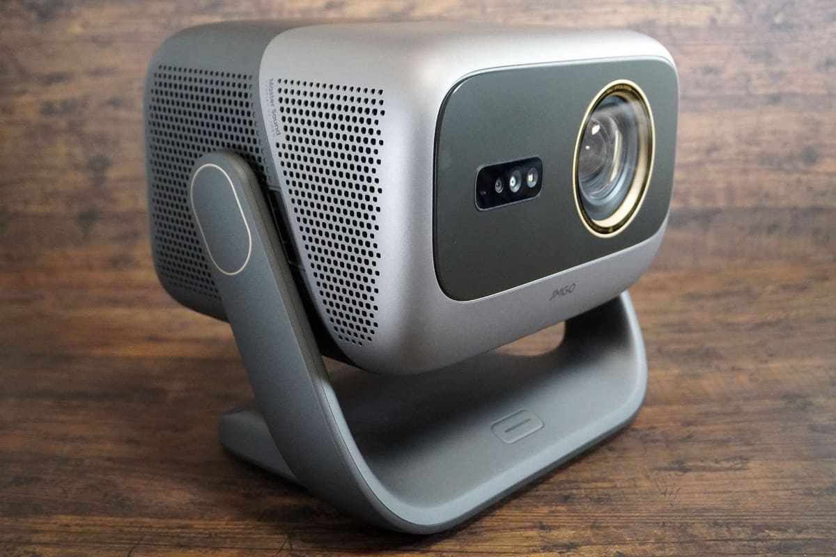 台座アーム角度と本体の斜めのラインが一致するデザイン