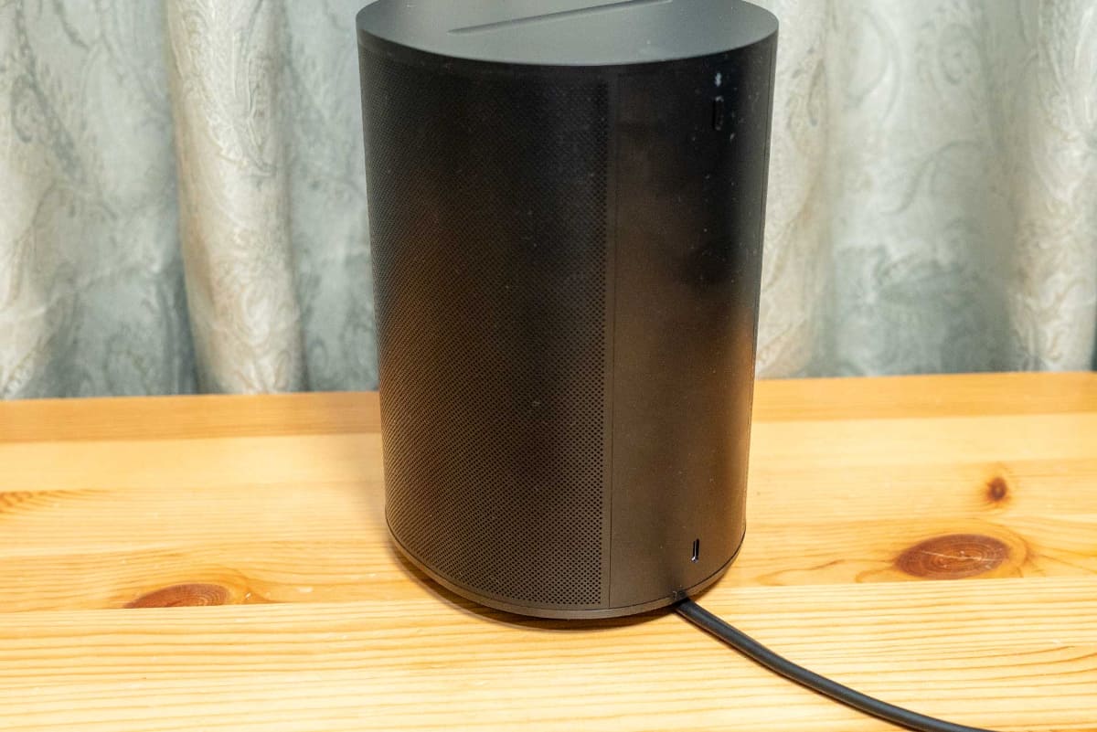 電源ケーブルをつないでもコネクタが出っ張らない