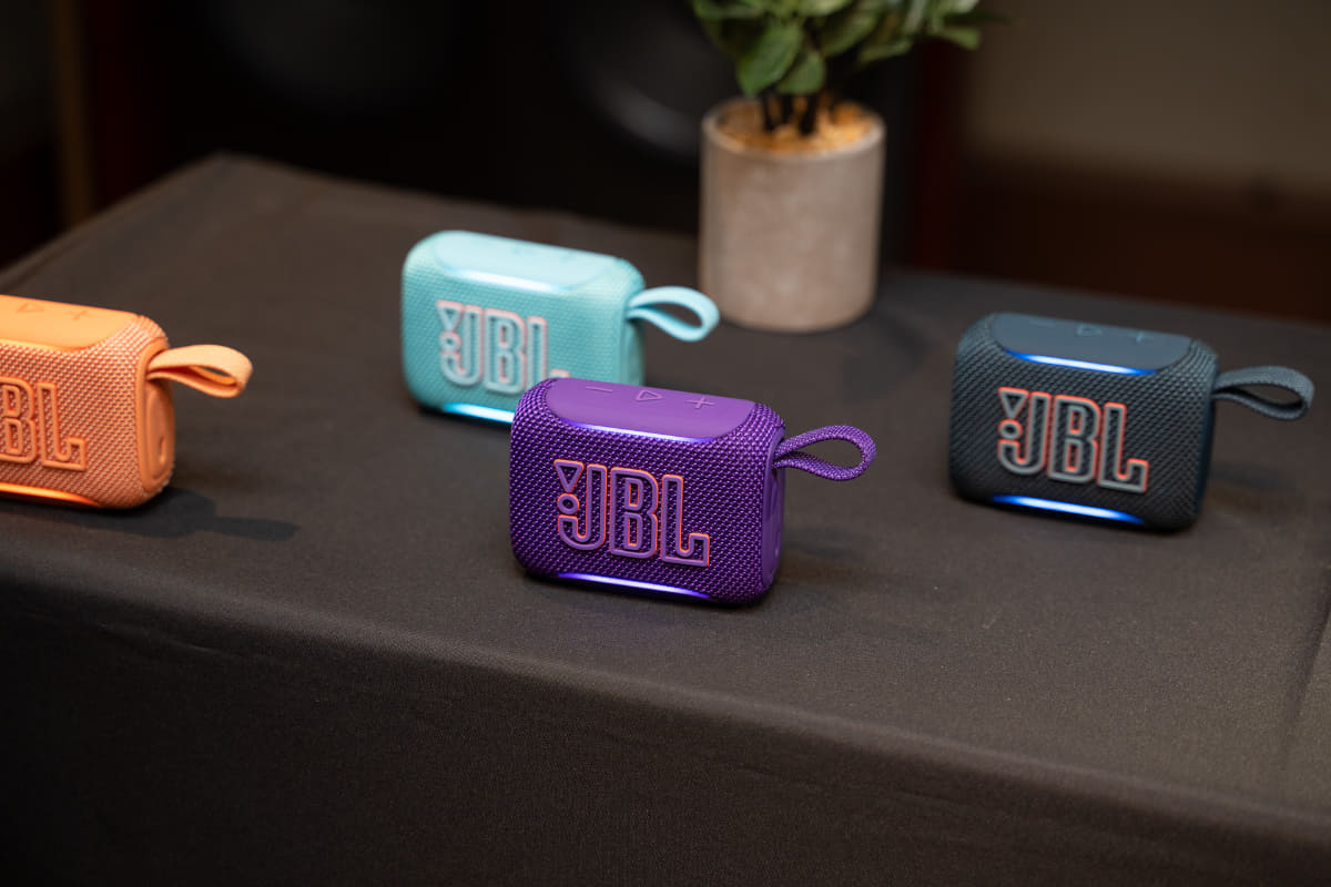 JBL公式サイト専売で、オレンジも用意