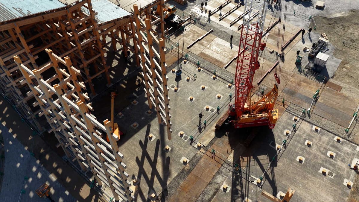 大屋根リングを解体する様子