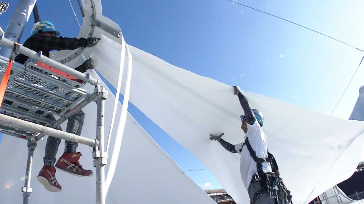 ルクセンブルク館、屋根の解体