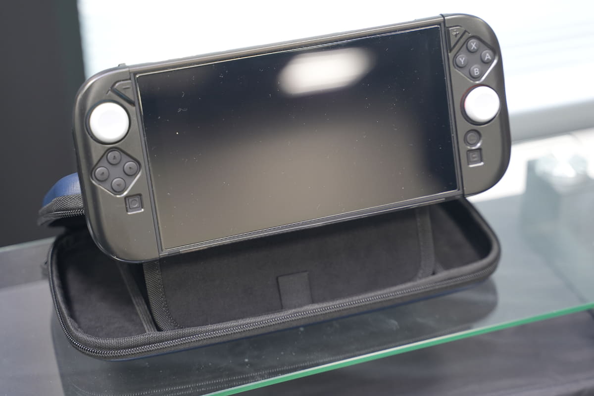 ケース全体を、“Switch 2の高さを出すためのスタンド”として使える