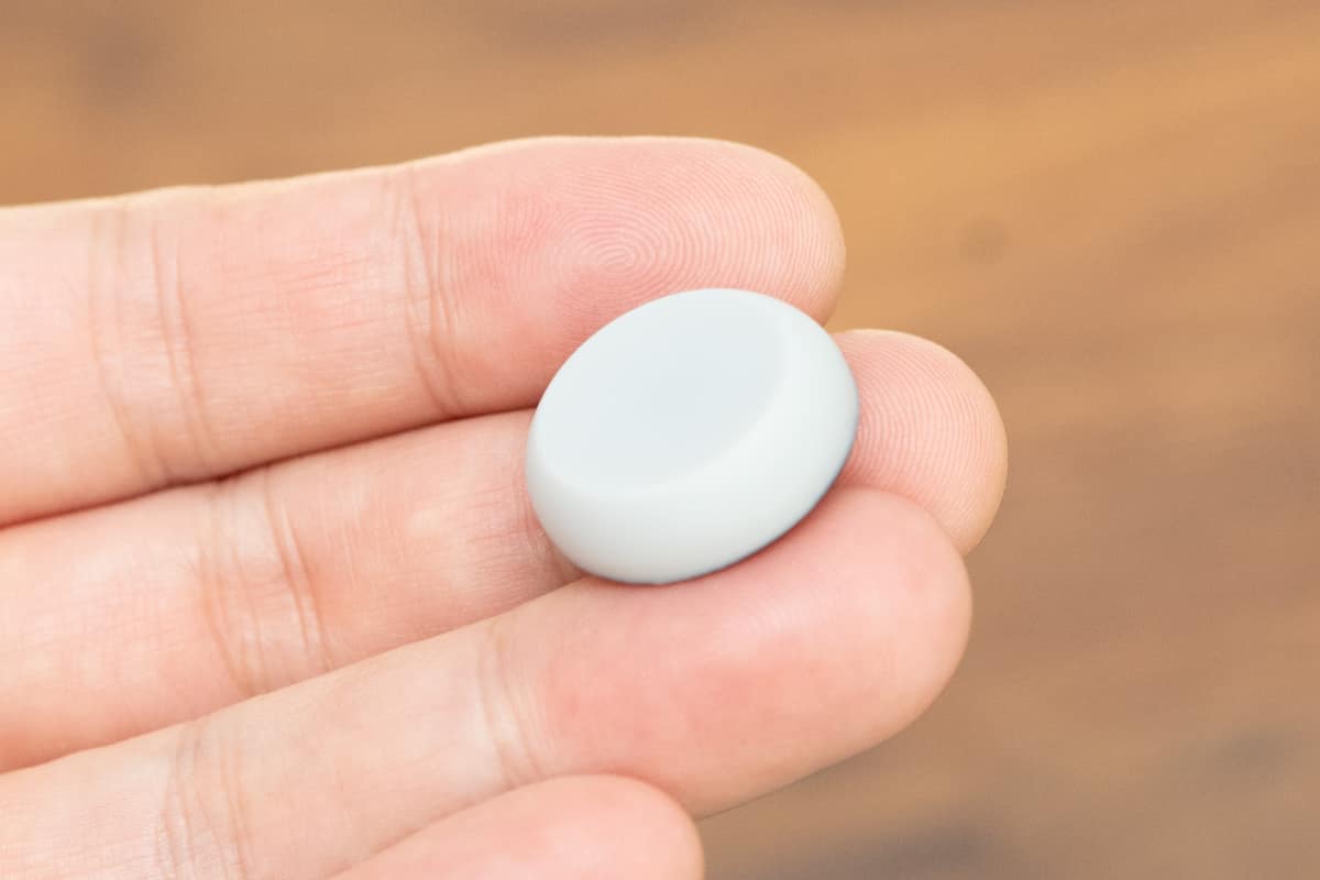 内側の黒い部分は硬度が高いシリコン、外側の指が触れる部分は柔らかいシリコンになっている