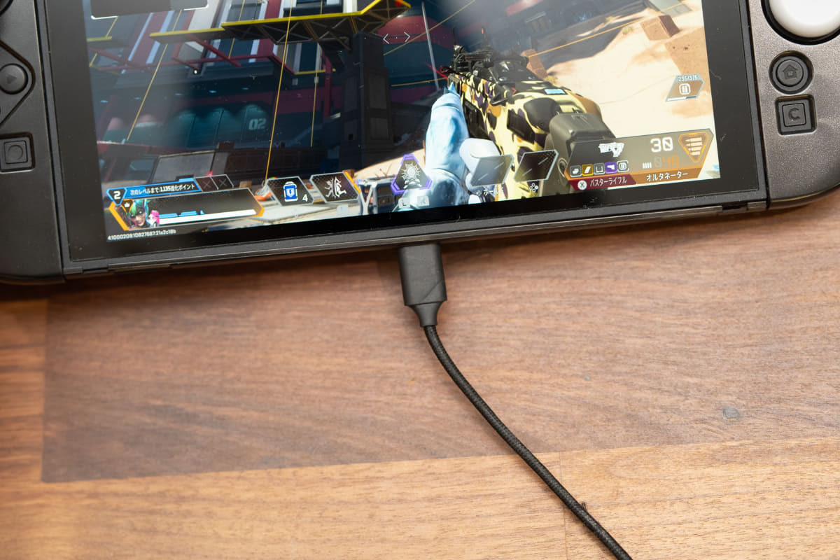 ケースを装着したまま、充電もできる