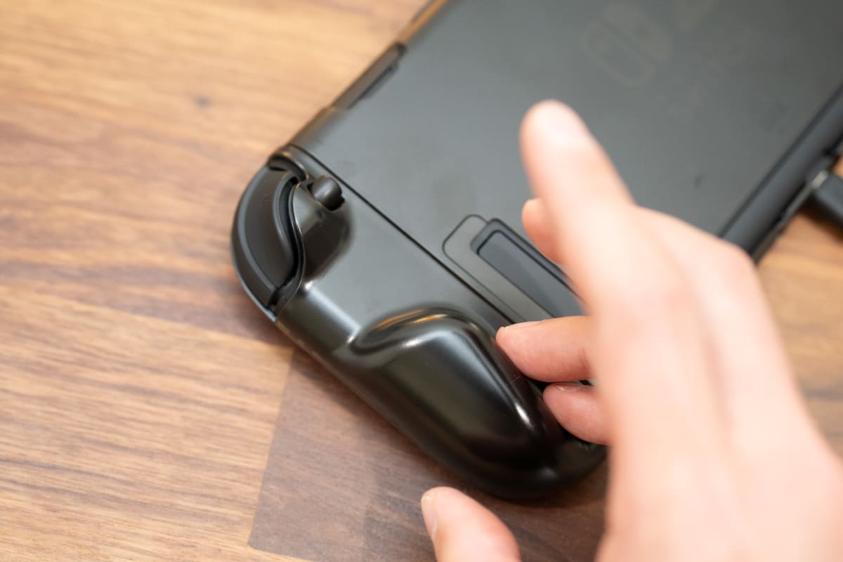 グリップした時の感覚が、ケース装着後もあまり変わらない