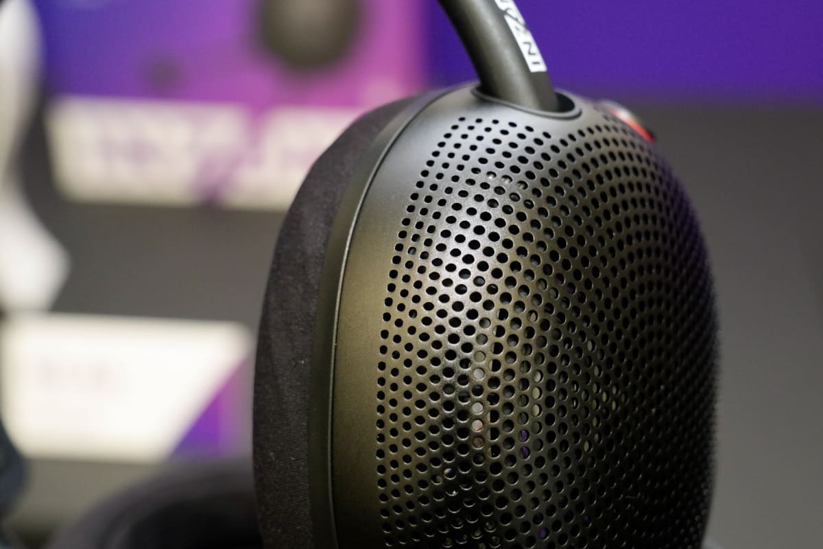 細部まで孔の円形が崩れず、並びも揃っているのがこだわり