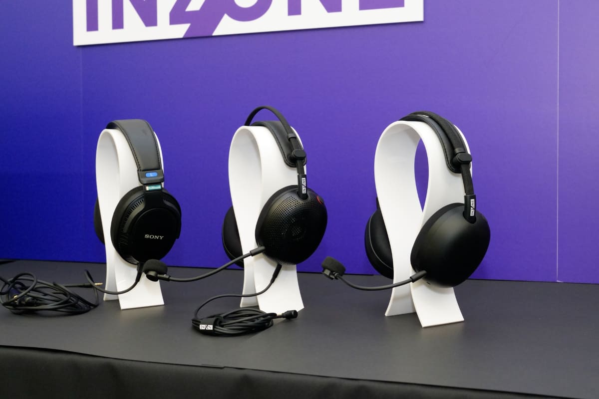 左からMDR-MV1、H6 Air、H9 II。外観やバンド部などの設計面はH9 IIを踏襲している