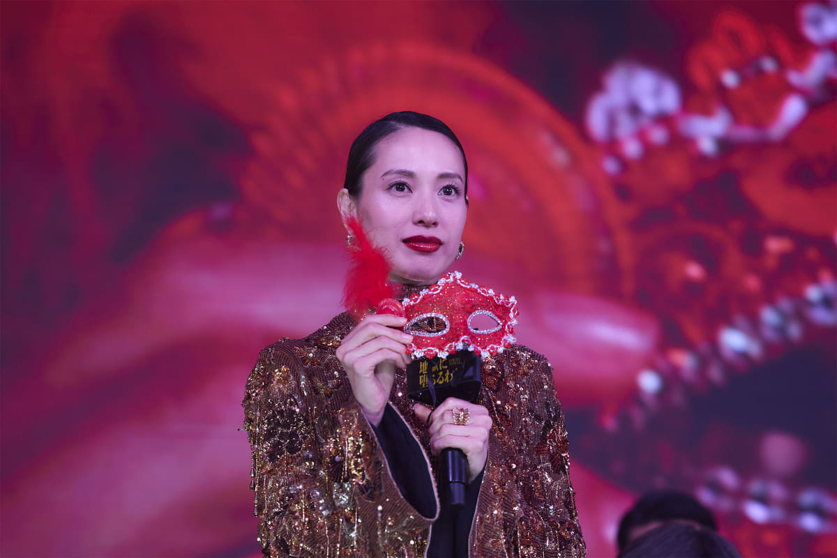 <span class="fnt-70">Netflixシリーズ「地獄に堕ちるわよ」2026年4月27日(月)より世界独占配信</span>