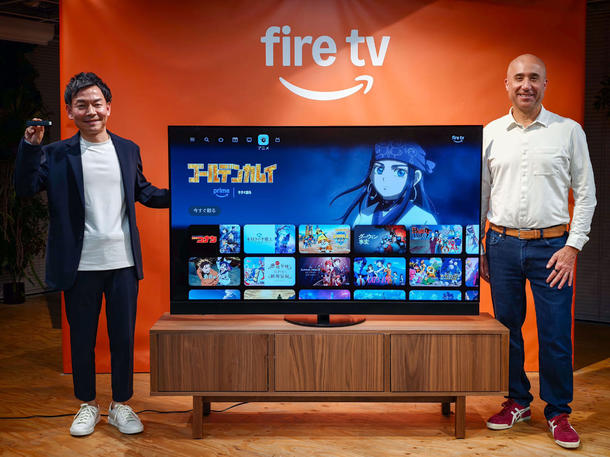 AmazonデバイスFire TV事業部 事業部長 の西端明彦氏(左)と、ジョシュア・ダノヴィッツ氏(右)