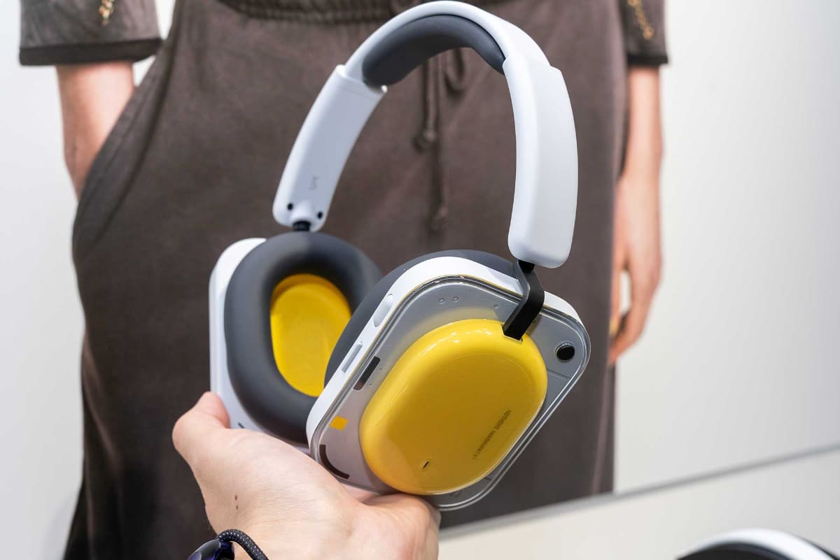 「Headphone (a)」のイエロー