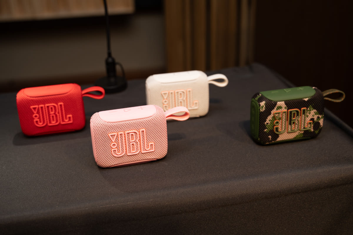 JBL公式サイト専売で、オレンジも用意