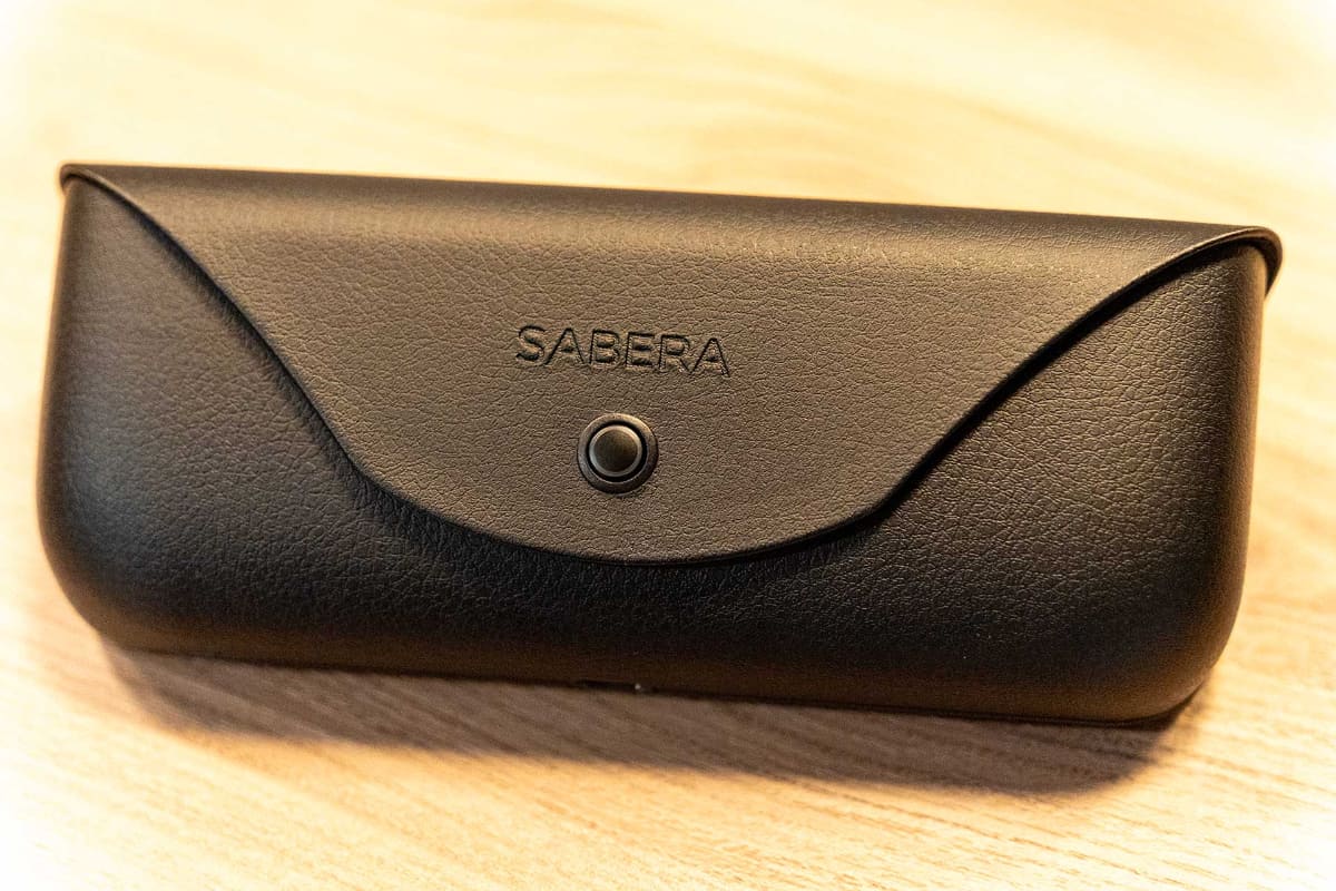 充電器を兼ねた携帯ケース