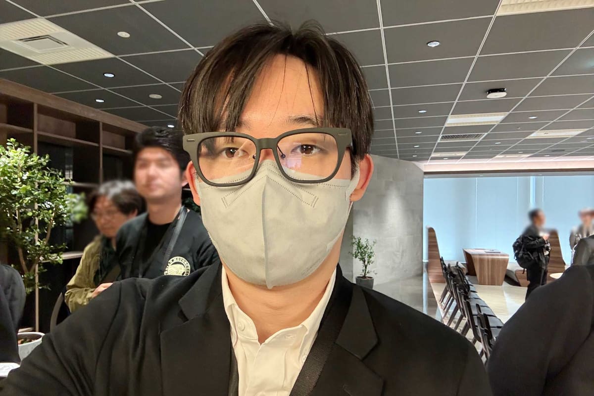 「SABERA スマート眼鏡」をかけたところ