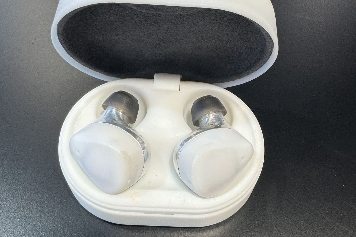 「CES 2026」で披露された「Aura Nebula」の試作機。デザインは最終版ではない