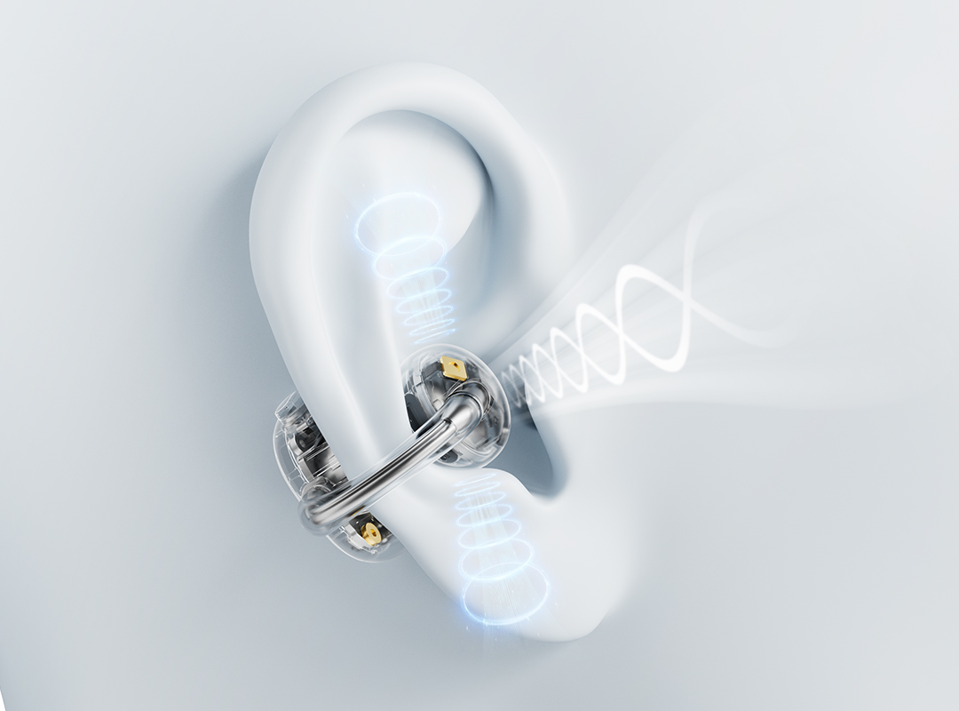 騒がしい屋外でも快適な通話ができる。内部にある金色のパーツがマイクだ