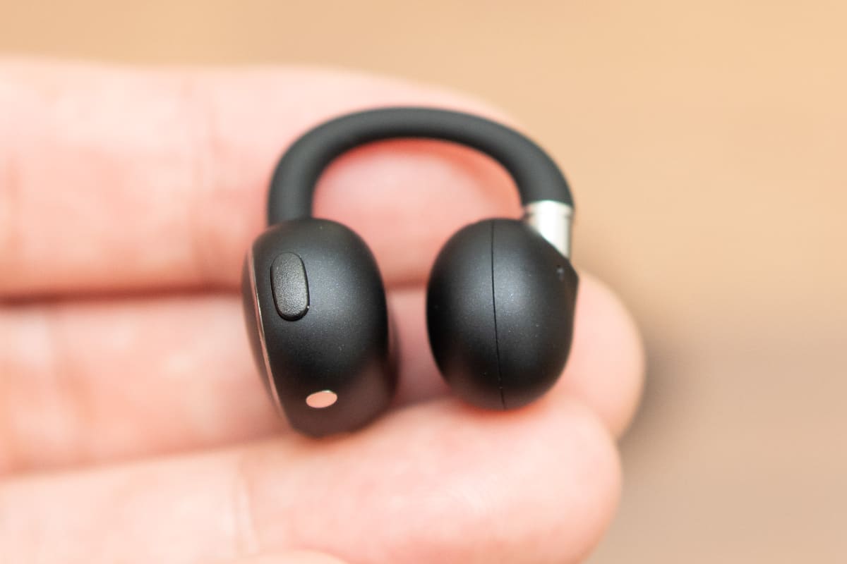 側面にハードキーも備えている