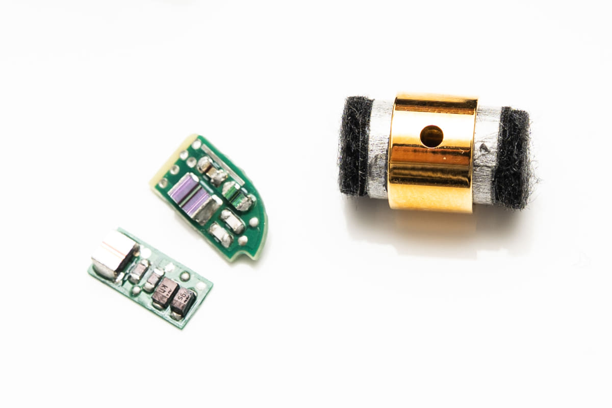 左の小さな基板がネットワーク基板