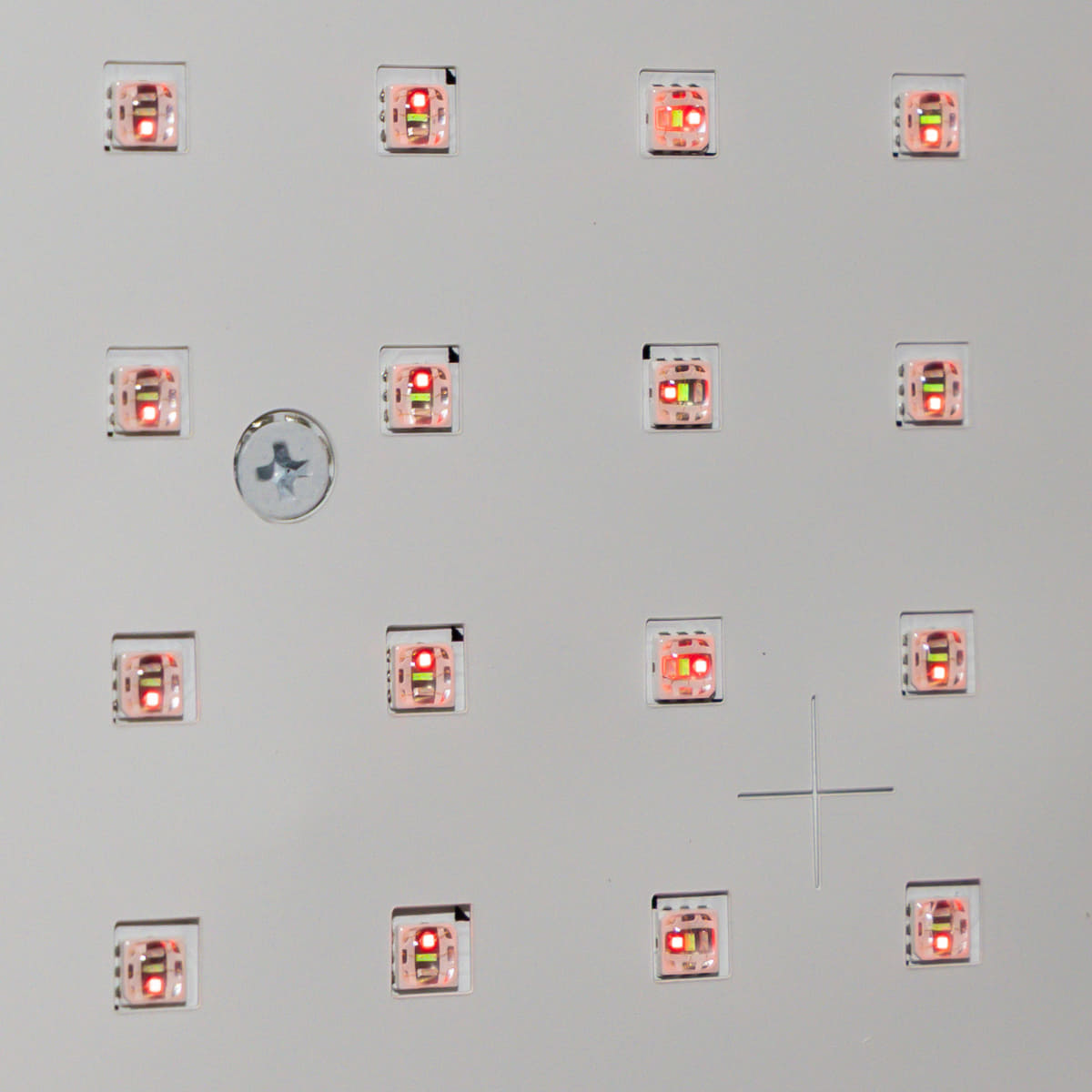 昨年発売の116型「116ZX1R」のRGB LEDチップ