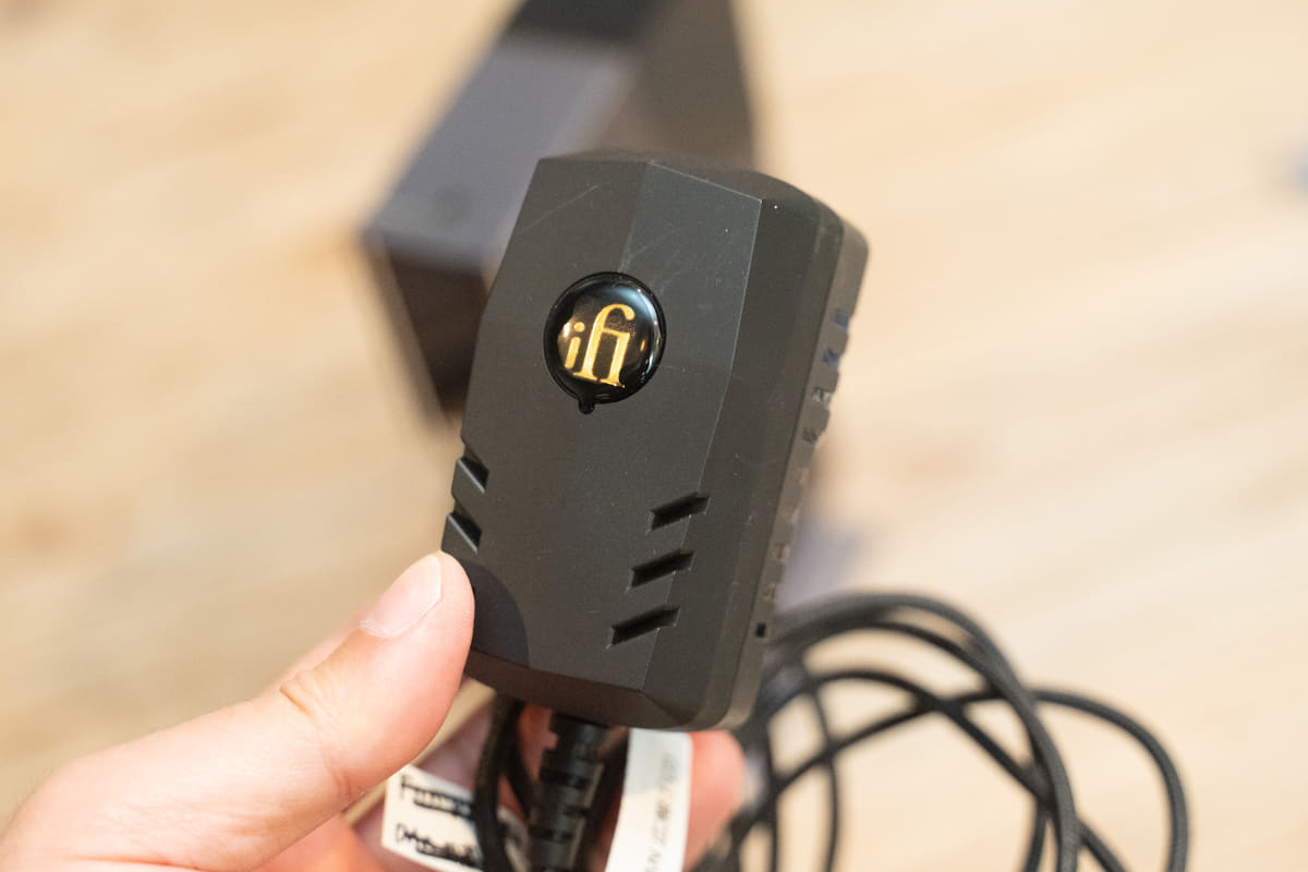 付属の電源は、単品発売もされているiPower 2