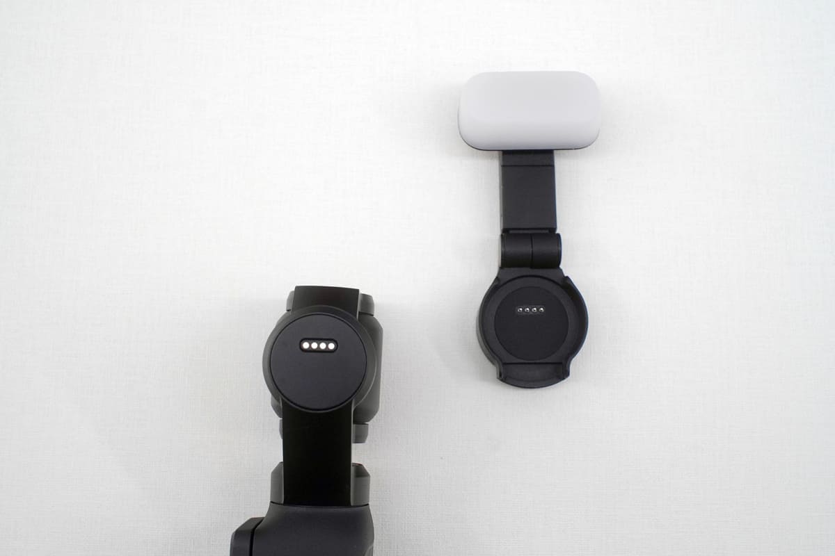 ジンバル背面に接点が設けられ、アクセサリが付けられる