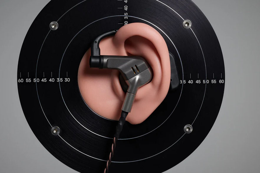 ユニバーサルイヤフォン「IBUKI」