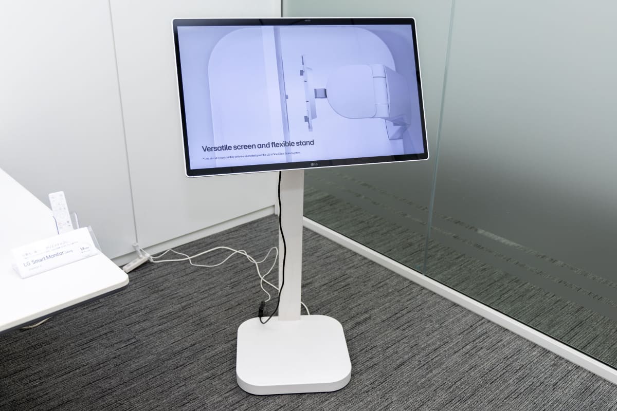 可動式フレキシブルスタンドを採用した「32U889SA-W」