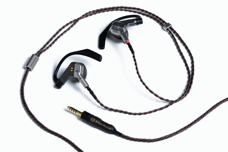 ユニバーサルイヤフォン「IBUKI」