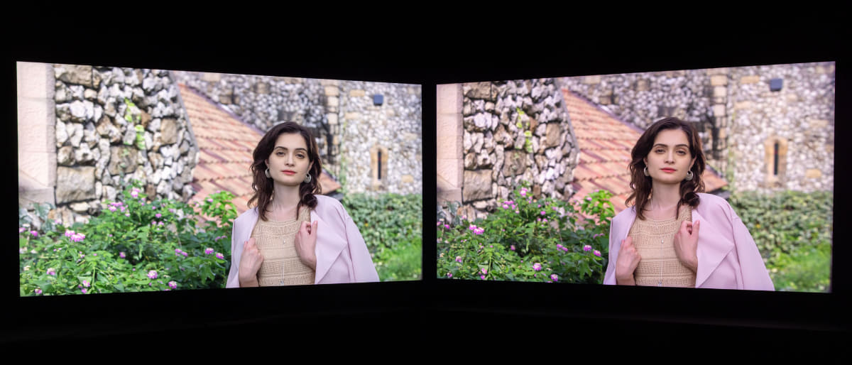 BRAVIA 9 II(写真左)と、BRAVIA 9の比較